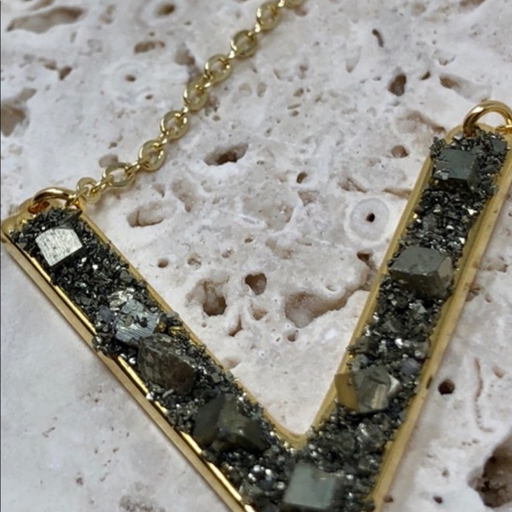  Gold Chevron Pyrite Necklace 朗 - Picture 5 of 8